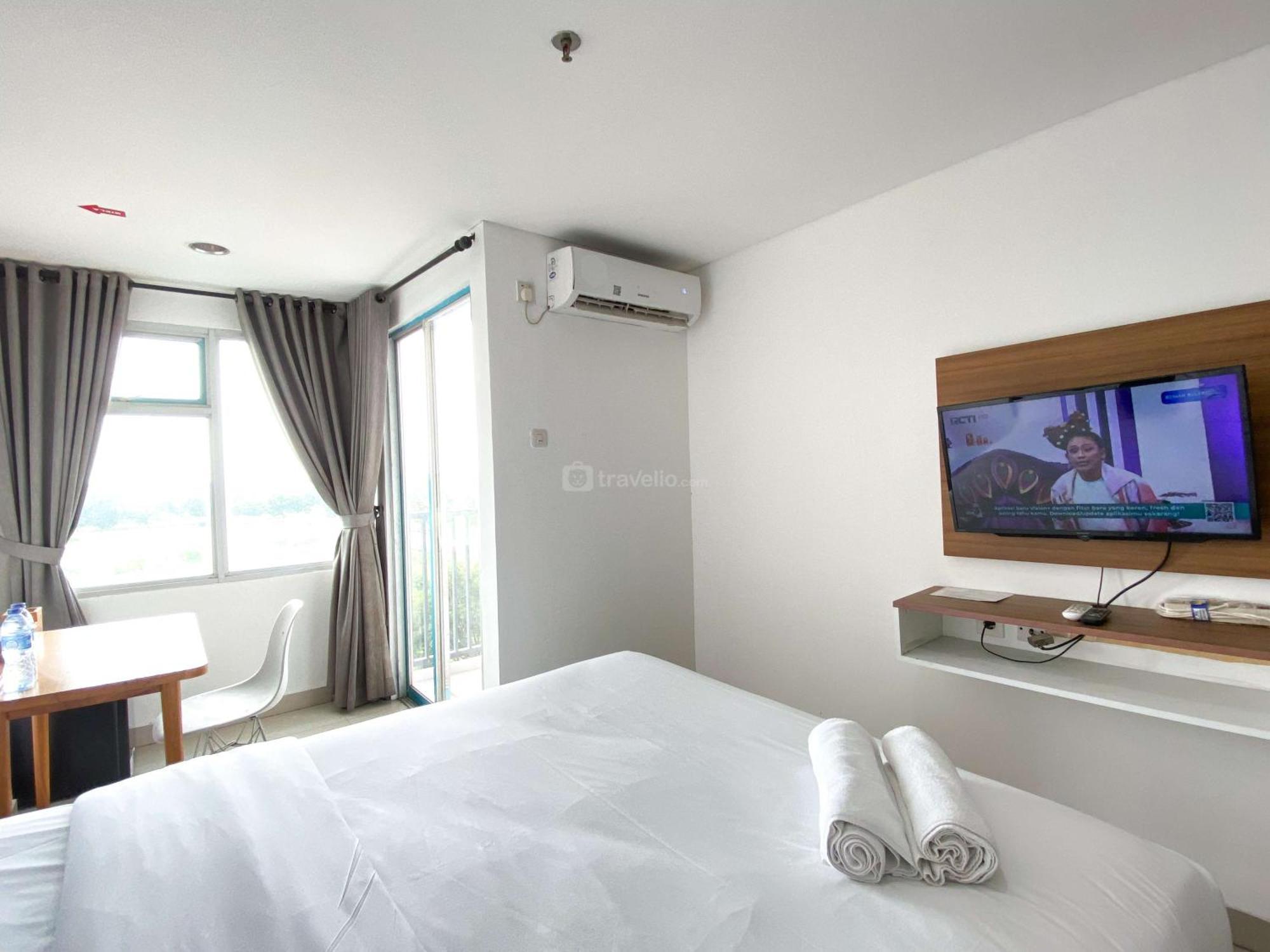 Minimalist Studio At Enviro Apartment By Travelio Cikarang Exterior photo